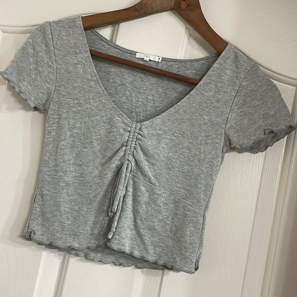 NIA Tops - CUTE Gray Crop Top Size Small